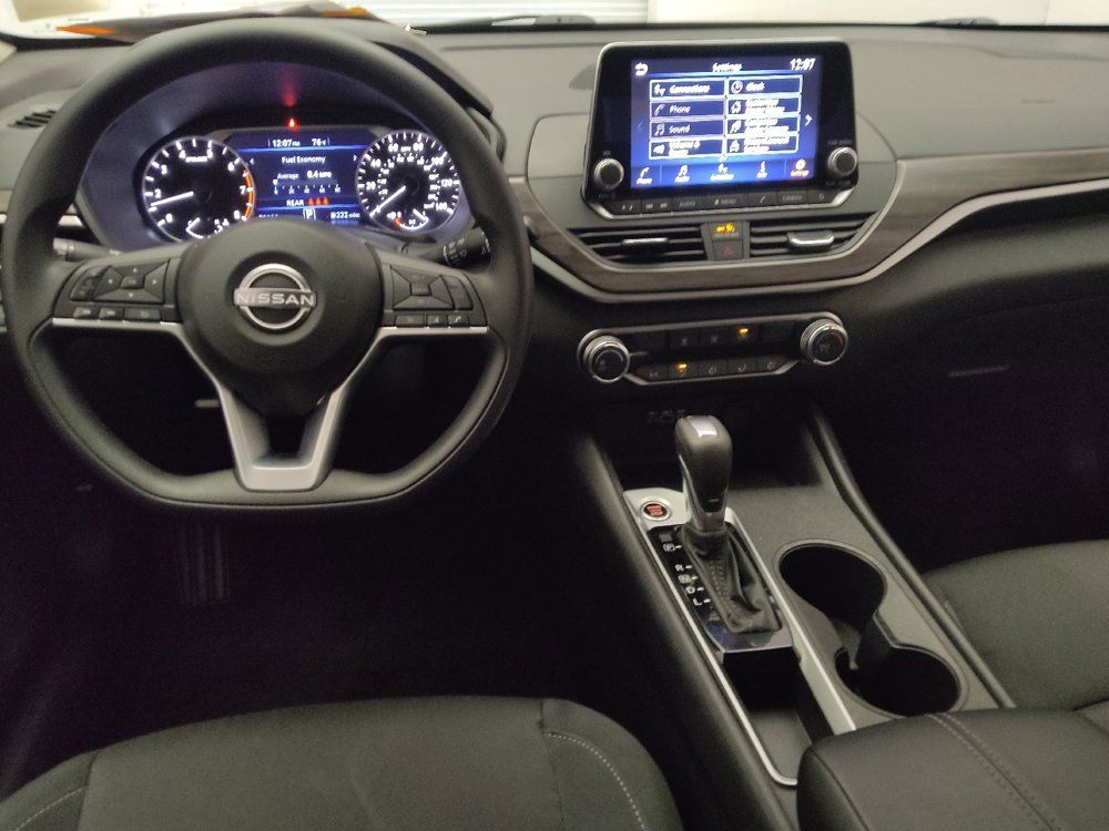 Used 2025 Nissan Altima 2.5 SV FWD image 22