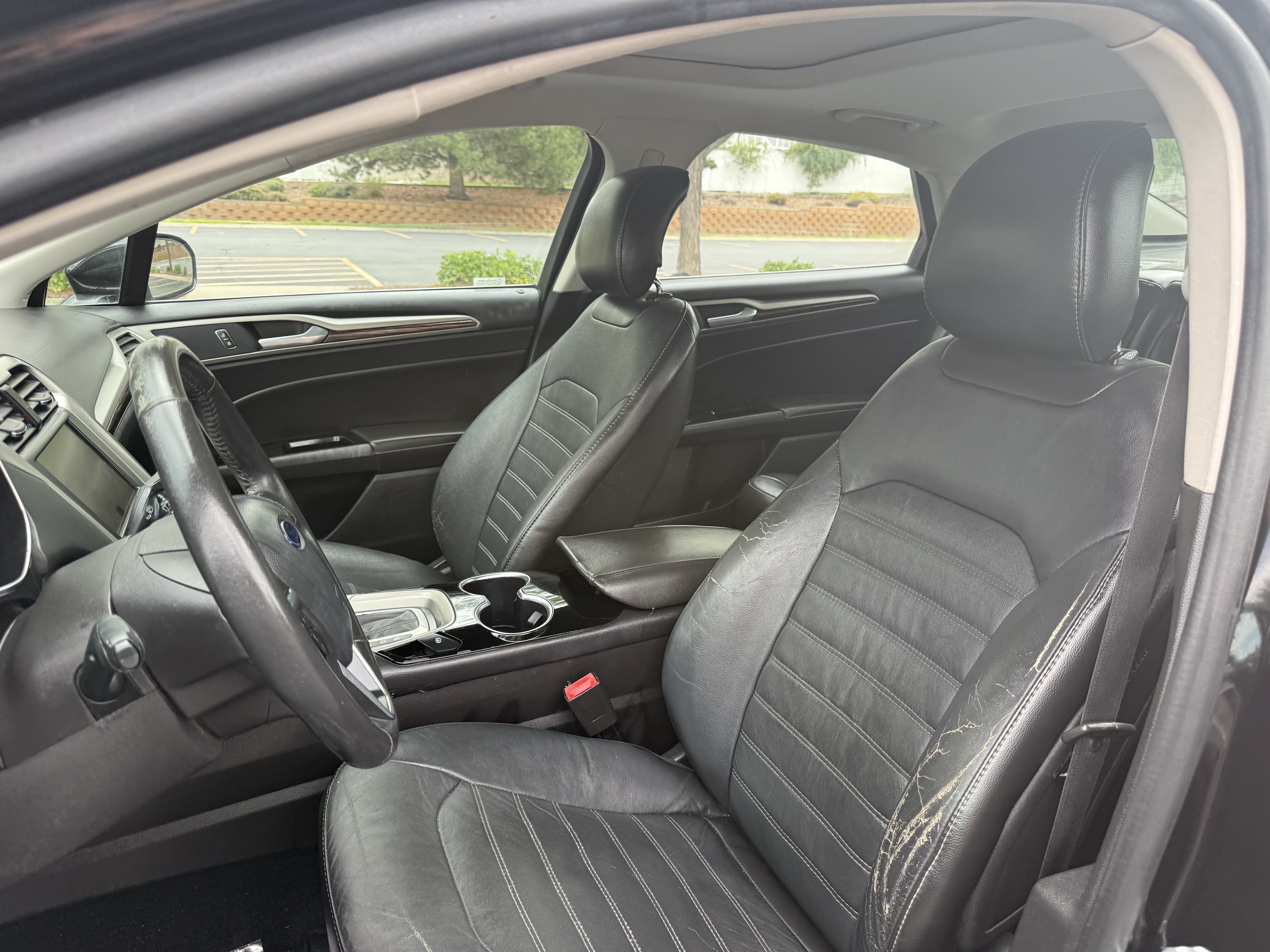Used 2014 Ford Fusion SE w/ Equipment Group 202A FWD image 13