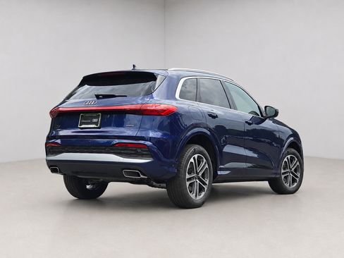 Certified 2025 Audi Q5 Premium w/ Convenience Package AWD/4WD image 7
