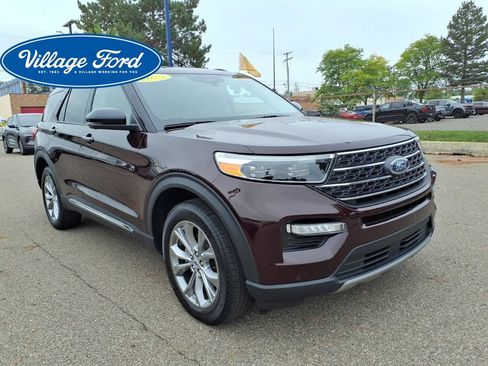 Certified 2023 Ford Explorer XLT w/ Equipment Group 202A AWD/4WD image 4