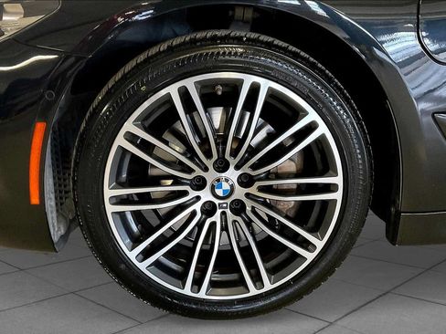 Used 2019 BMW 530e w/ M Sport Package RWD image 10