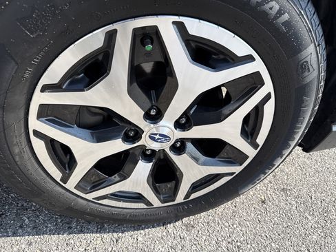 Used 2019 Subaru Forester Premium AWD/4WD image 10