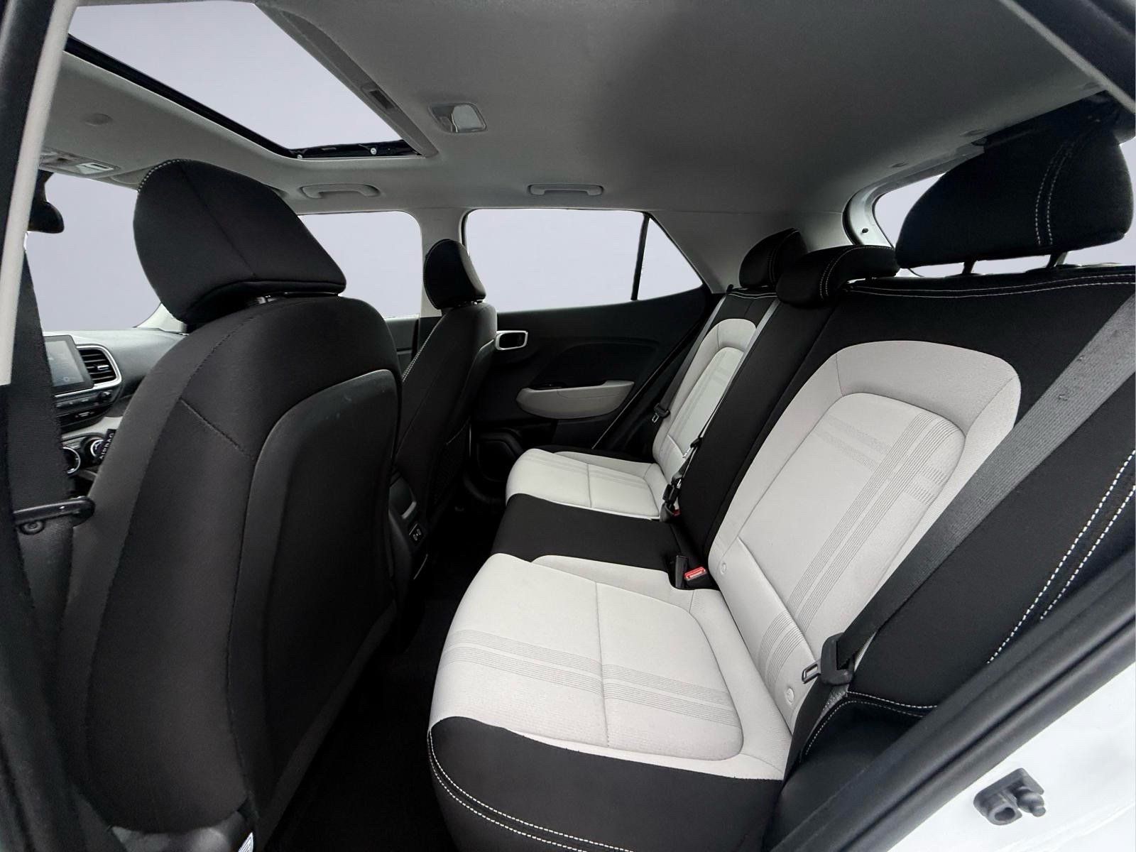 Used 2025 Hyundai Venue SEL FWD image 16