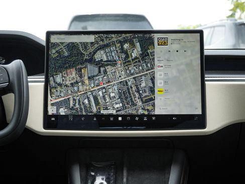 Used 2021 Tesla Model S Plaid image 27