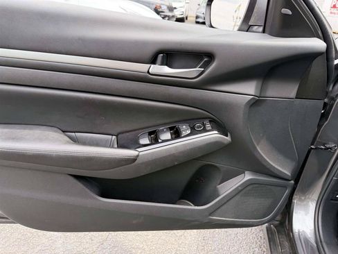Used 2023 Nissan Altima 2.5 SV FWD image 14