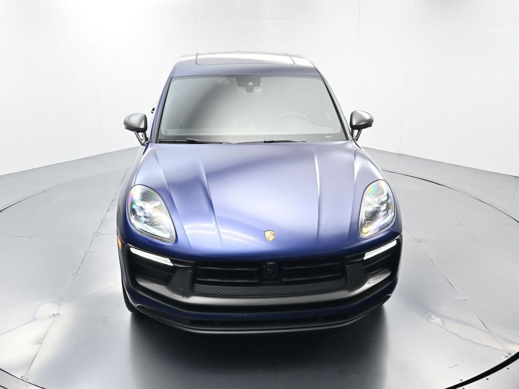 Certified 2025 Porsche Macan AWD/4WD image 43