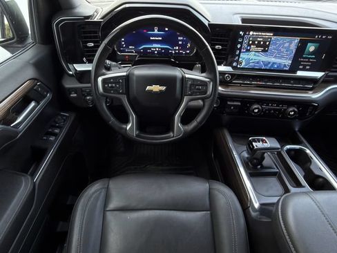 Used 2023 Chevrolet Silverado 1500 LT w/ Leather Package AWD/4WD image 16