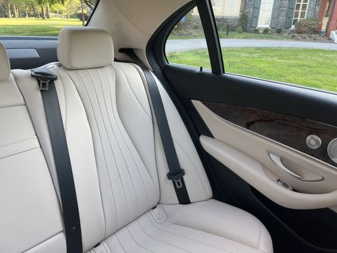 Used 2019 Mercedes-Benz E 300 4MATIC image 19