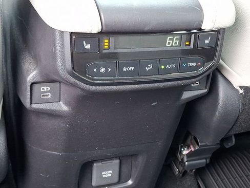 Used 2024 Toyota Grand Highlander Limited image 11