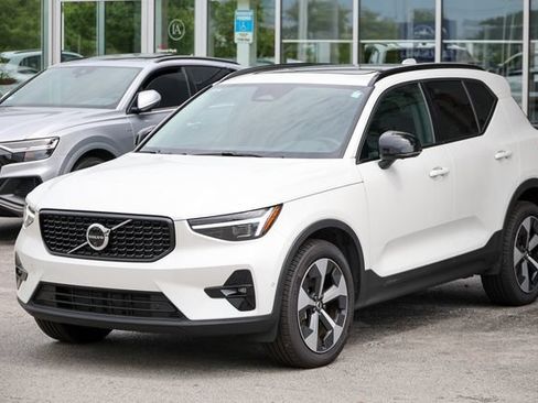 Certified 2026 Volvo XC40 B5 Plus AWD/4WD image 29