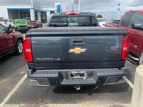Used 2019 Chevrolet Colorado Z71 AWD/4WD image 2