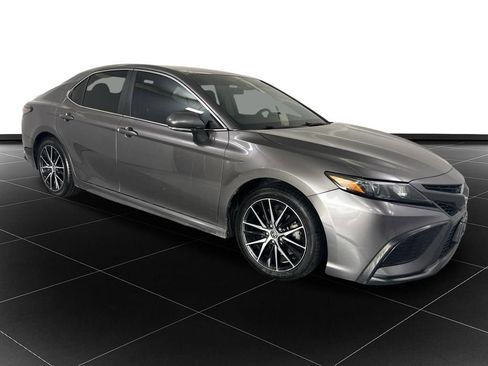 Used 2022 Toyota Camry SE FWD image 7