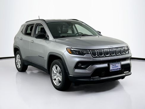 Used 2022 Jeep Compass Latitude w/ Convenience Group AWD/4WD image 3