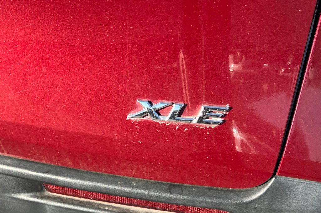 Used 2025 Toyota Sienna XLE w/ XLE Plus Package FWD image 9