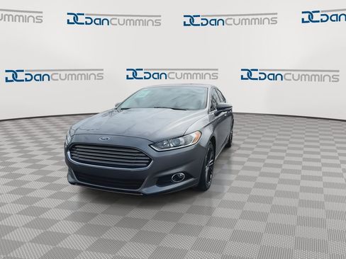 Used 2014 Ford Fusion SE w/ Equipment Group 202A FWD image 3