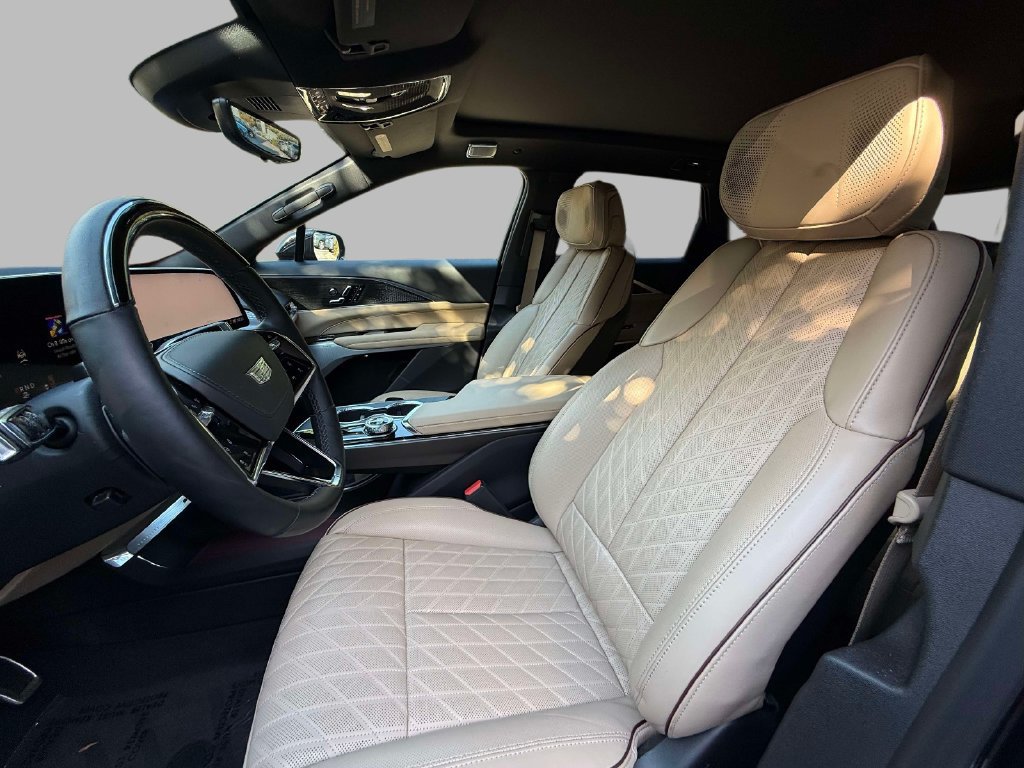 Used 2026 Cadillac Lyriq Signature Luxury w/ Nappa Leather Package AWD/4WD image 2