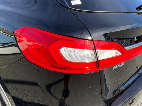 Used 2018 Lincoln MKX Reserve w/ Driver Assistance Package image 26