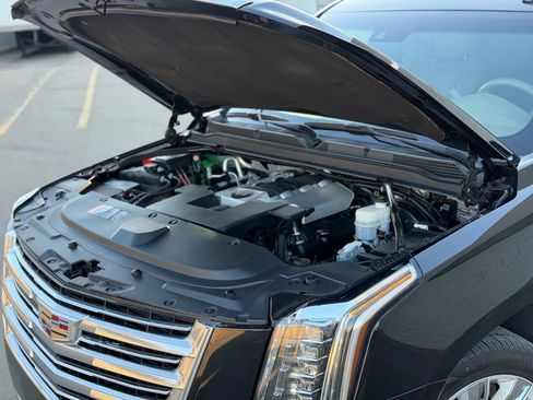 Used 2018 Cadillac Escalade ESV Platinum image 17