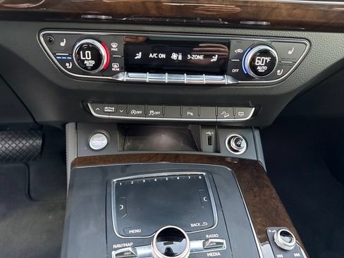 Used 2019 Audi Q5 2.0T Premium Plus w/ Premium Plus Package AWD/4WD image 18