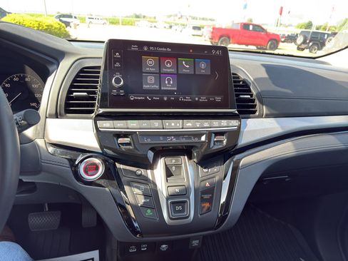 Used 2025 Honda Odyssey Touring image 21