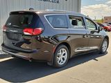 Used 2017 Chrysler Pacifica Touring-L Plus image 3