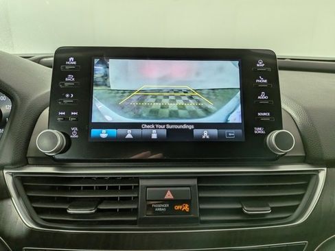 Used 2021 Honda Accord Touring image 4