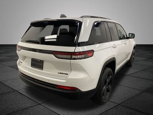 Used 2025 Jeep Grand Cherokee Limited w/ Luxury Tech Group II image 9