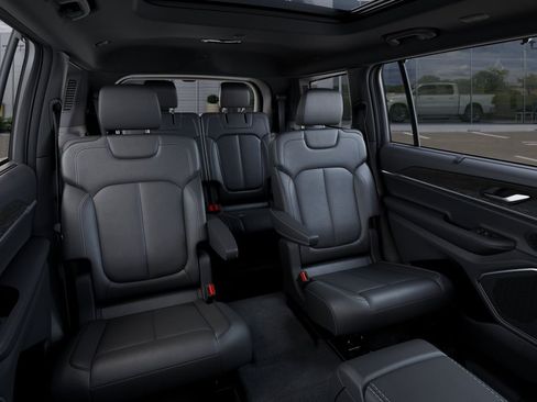New 2026 Jeep Grand Cherokee L Limited w/ Luxury Tech Group II AWD/4WD image 15