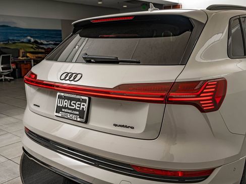 Used 2021 Audi e-tron Premium w/ Convenience Plus Package AWD/4WD image 9