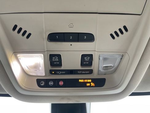 Used 2021 GMC Acadia Denali w/ Denali Technology Package image 30