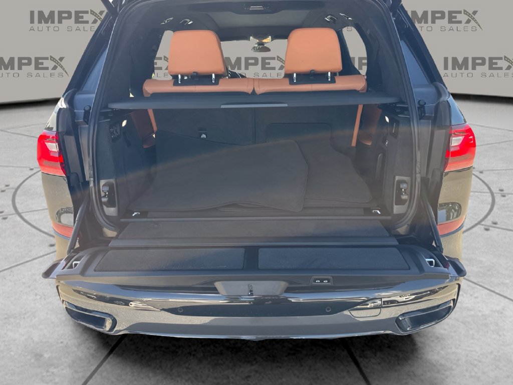 Used 2021 BMW X7 xDrive40i w/ M Sport Package AWD/4WD image 30