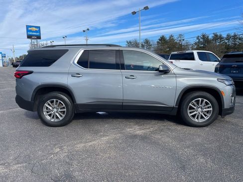 Used 2023 Chevrolet Traverse LT w/ Rear Camera Mirror Package image 9