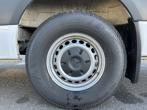Used 2025 Mercedes-Benz Sprinter 2500 image 9