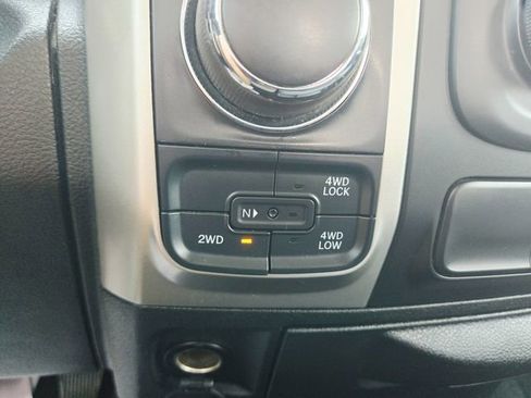 Used 2019 RAM 1500 Classic SLT AWD/4WD image 29