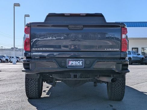 Used 2022 Chevrolet Silverado 2500 Custom w/ Custom Value Package image 6