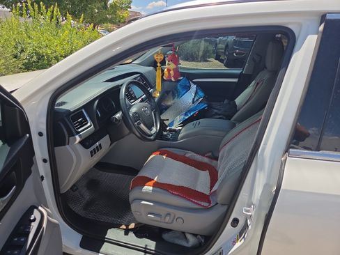 Used 2018 Toyota Highlander XLE FWD image 4