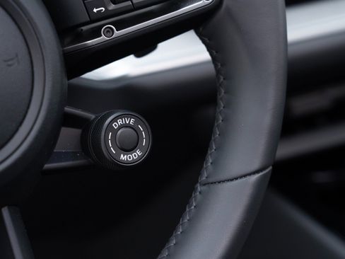 Certified 2026 Porsche Cayenne image 28