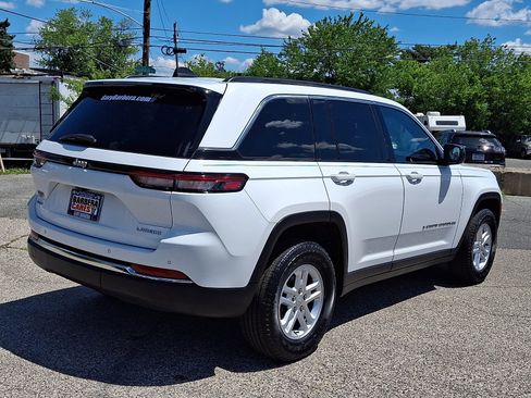 Used 2024 Jeep Grand Cherokee Laredo AWD/4WD image 6