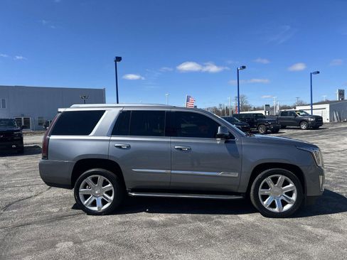 Used 2018 Cadillac Escalade Luxury image 4