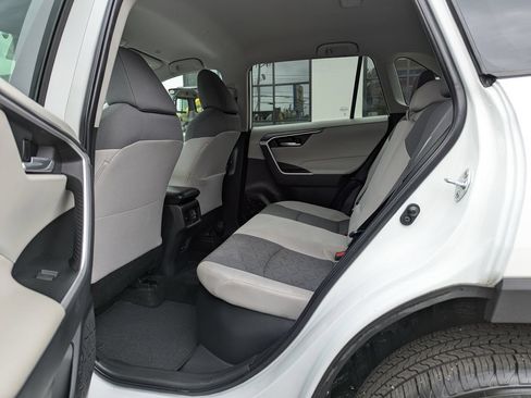 Used 2023 Toyota RAV4 XLE AWD/4WD image 37