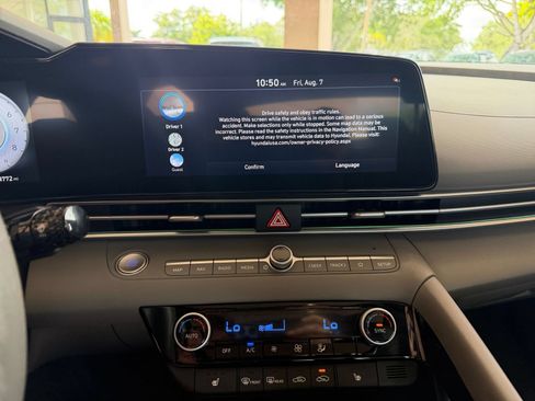Used 2025 Hyundai Elantra SEL FWD image 17