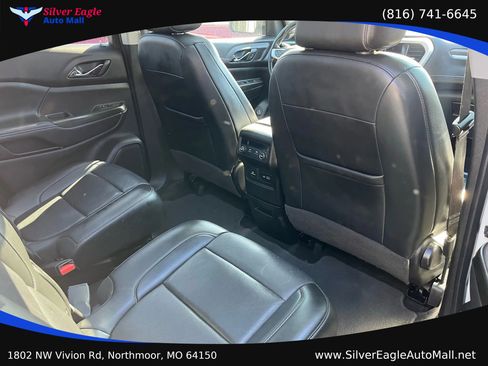 Used 2022 GMC Acadia SLT w/ Elevation Edition FWD image 9
