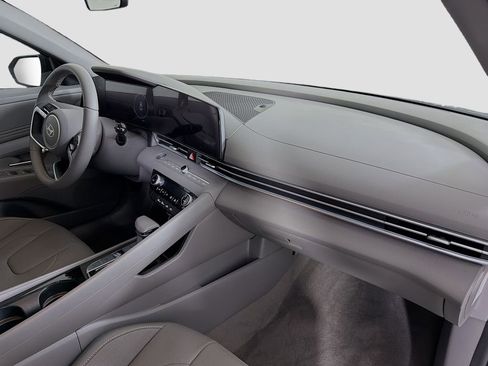 Used 2025 Hyundai Elantra SEL image 29