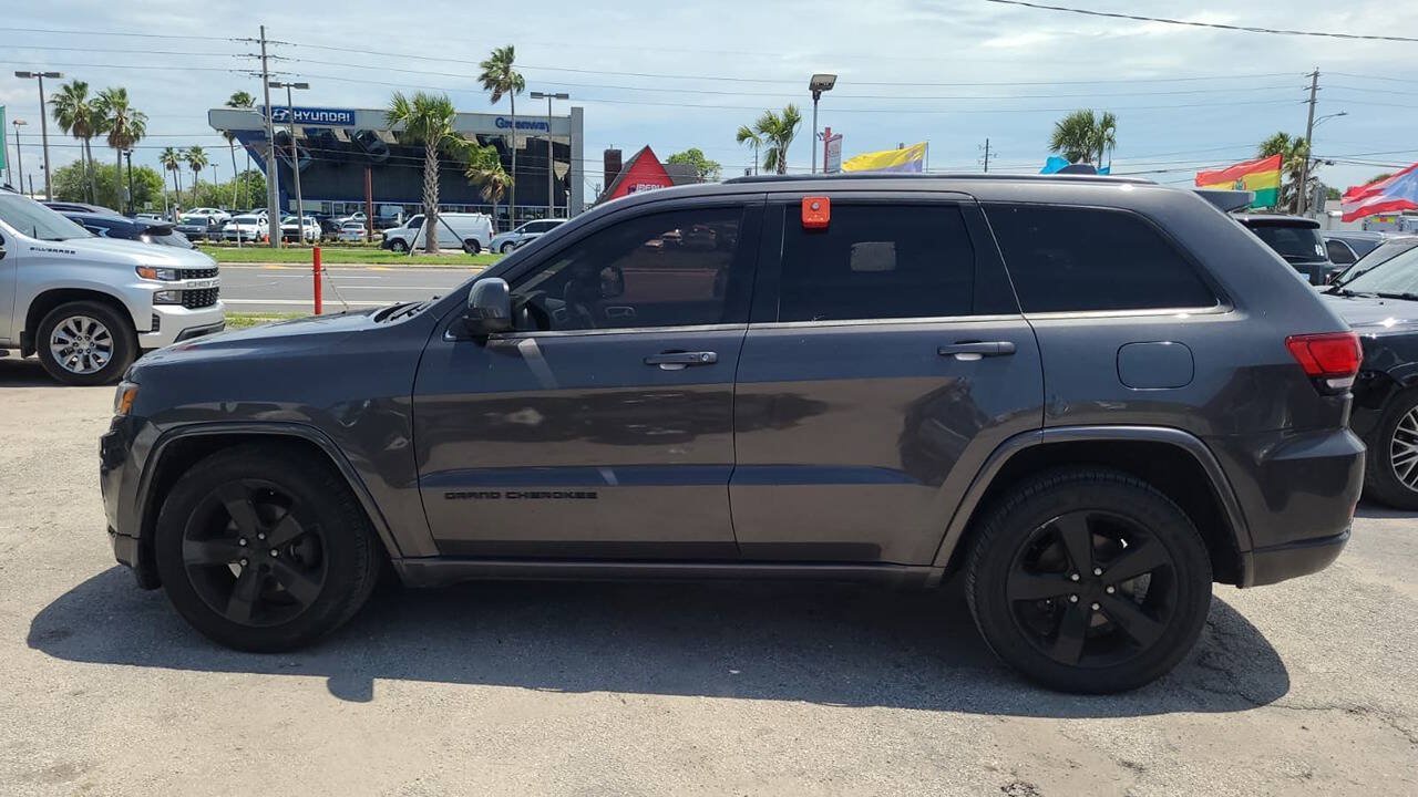 Used 2015 Jeep Grand Cherokee Altitude AWD/4WD image 2