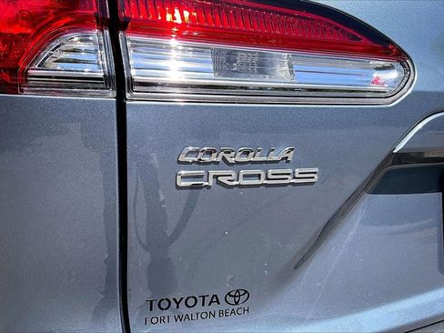 Used 2024 Toyota Corolla Cross LE w/ Moonroof Package image 27
