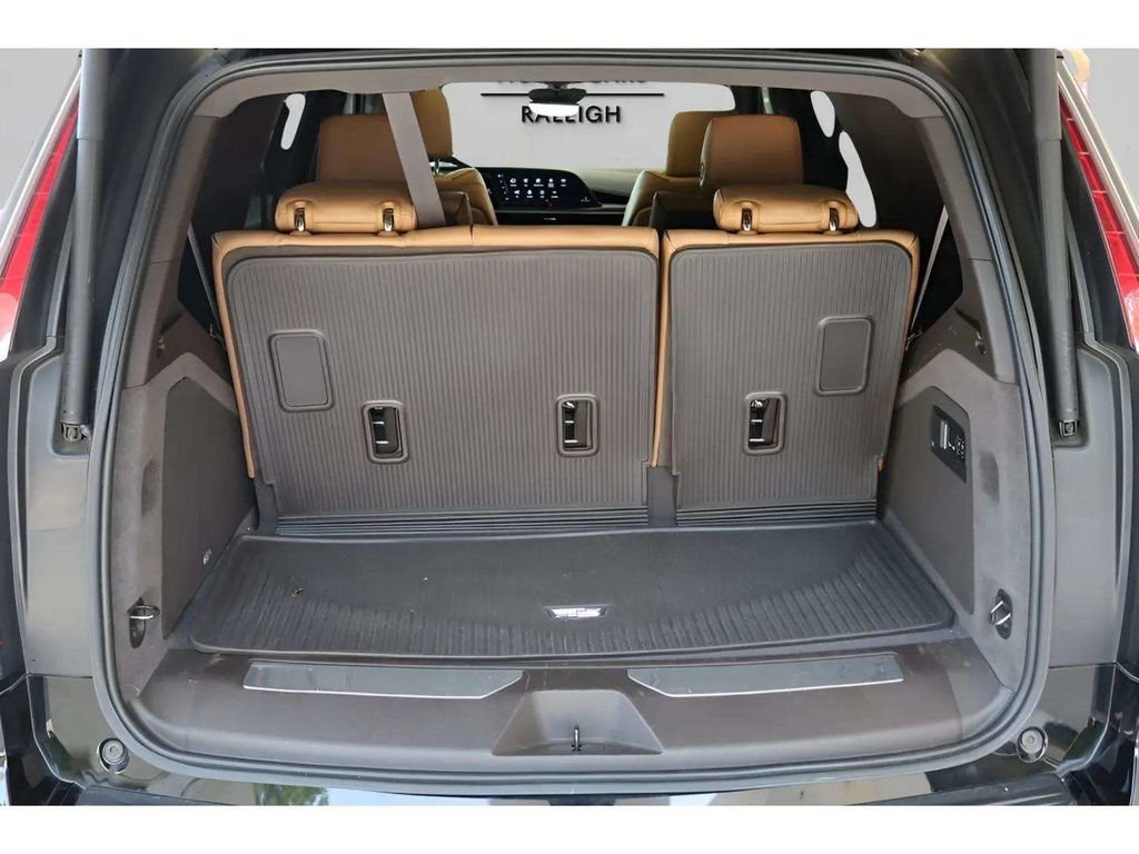 Used 2021 Cadillac Escalade Premium Luxury w/ Driver Assist Tech Package AWD/4WD image 23