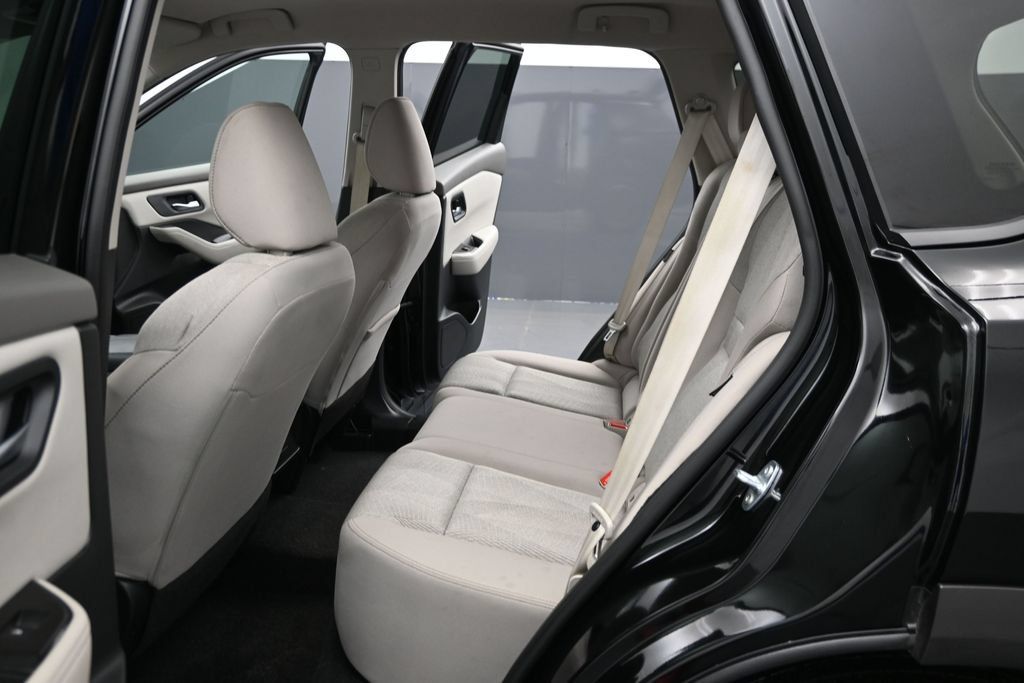Used 2025 Nissan Rogue SV FWD image 12