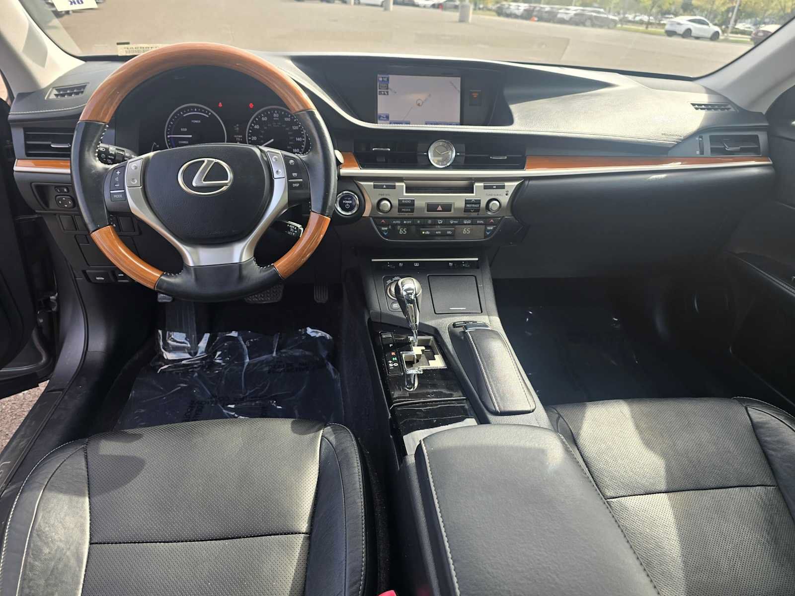 Used 2014 Lexus ES 300h w/ Luxury Package w/Bamboo Trim FWD image 18