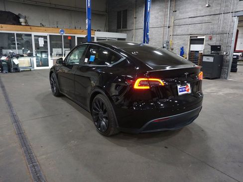Used 2023 Tesla Model Y Performance image 22
