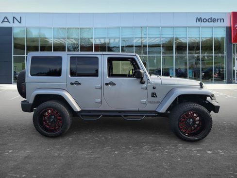 Used 2016 Jeep Wrangler Unlimited Sahara w/ Connectivity Group AWD/4WD image 4